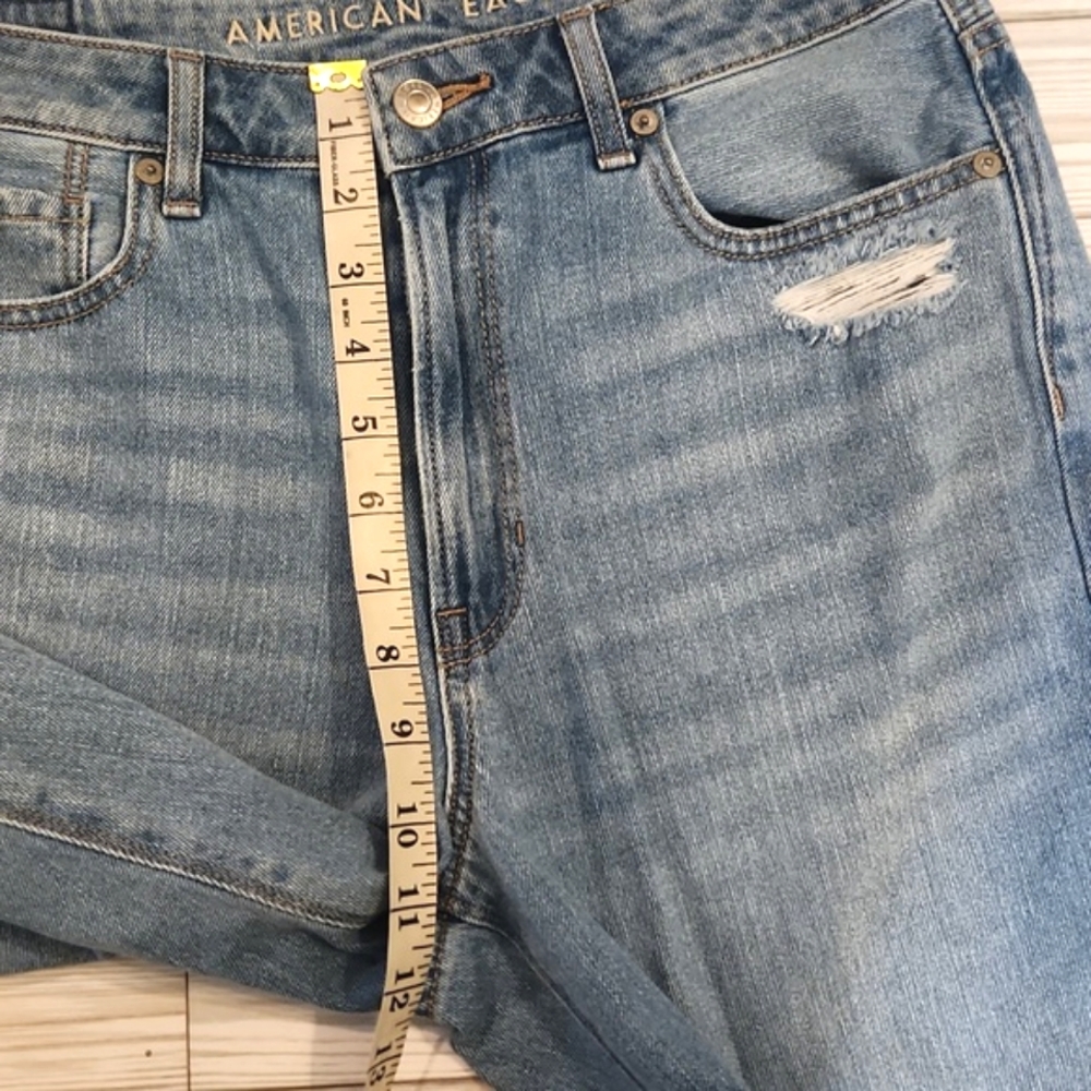 Womens American Eagle distressed mom jeans size 8. - Picture 10 of 11